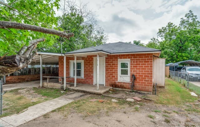 3-bedroom rental at 714 Hallie Ave in San Antonio, TX — photo 2