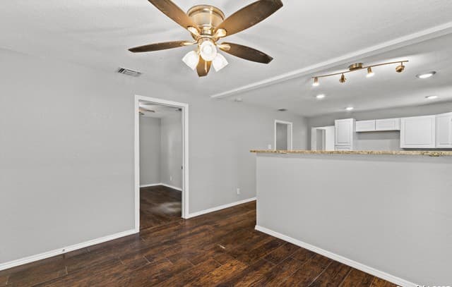 3-bedroom rental at 714 Hallie Ave in San Antonio, TX — photo 4