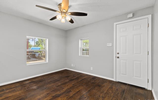 3-bedroom rental at 714 Hallie Ave in San Antonio, TX — photo 5