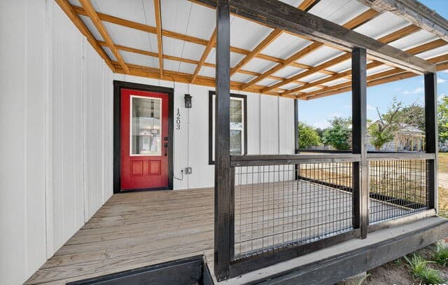 3-bedroom rental at 1203 Avenue J in Hondo, TX — photo 3