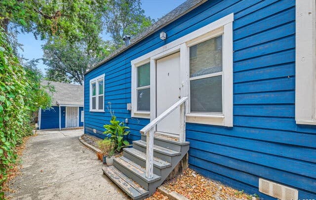 rental at 430 E Magnolia Ave in San Antonio, TX — photo 2