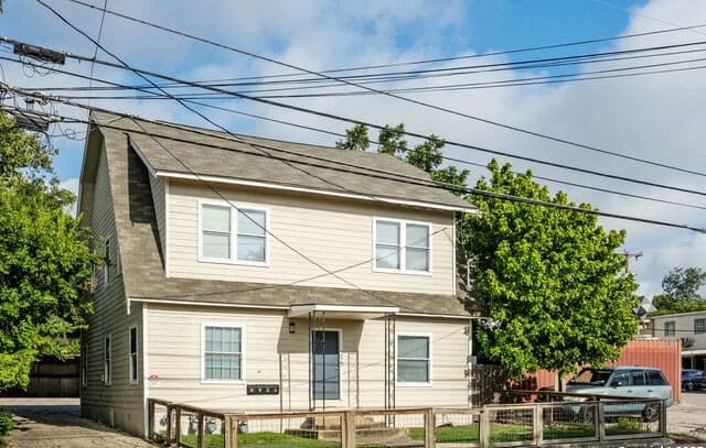 rental at 215 Blanco in San Antonio, TX — photo 2