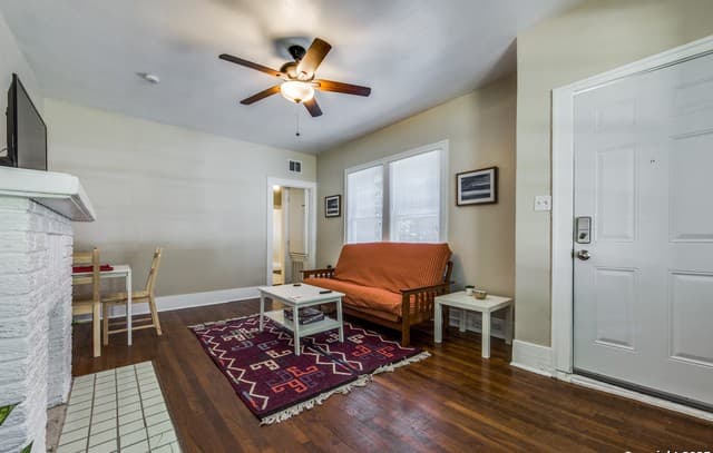 rental at 508 E Dewey Pl in San Antonio, TX — photo 2