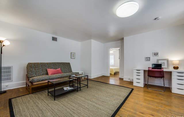 rental at 508 E Dewey Pl in San Antonio, TX — photo 3