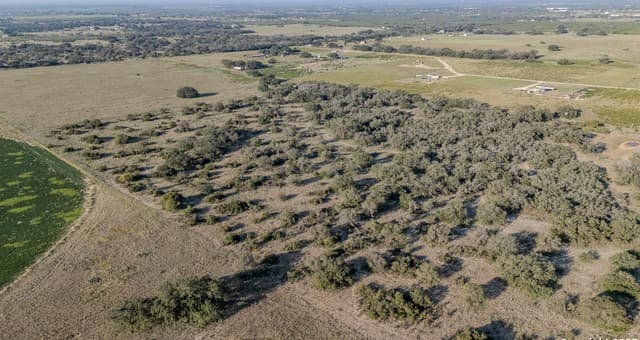 rental at 250 Private Road 6620 in Devine, TX — photo 3