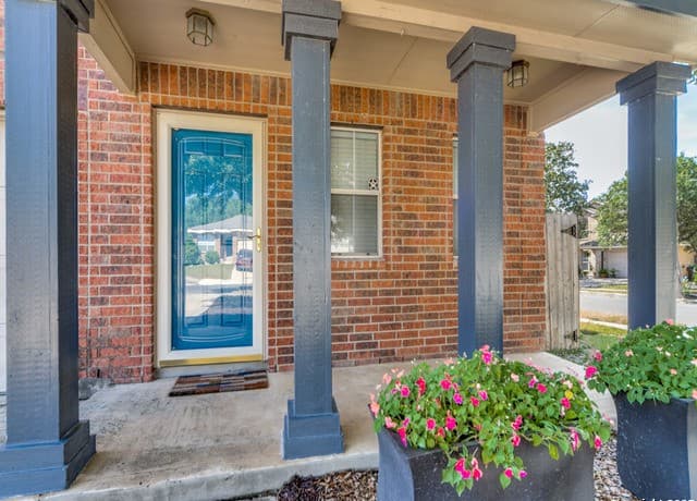 3-bedroom rental at 9510 Caspian Frst in San Antonio, TX — photo 1
