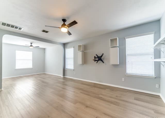 3-bedroom rental at 9510 Caspian Frst in San Antonio, TX — photo 3