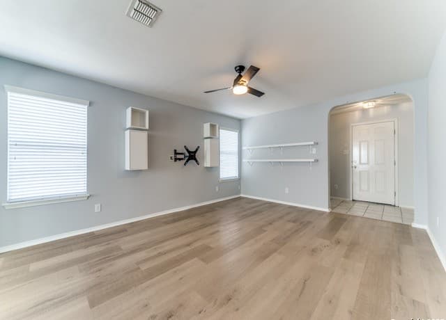 3-bedroom rental at 9510 Caspian Frst in San Antonio, TX — photo 5