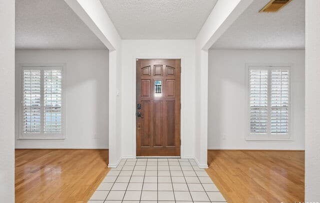 4-bedroom rental at 15319 Pebble Path in San Antonio, TX — photo 3