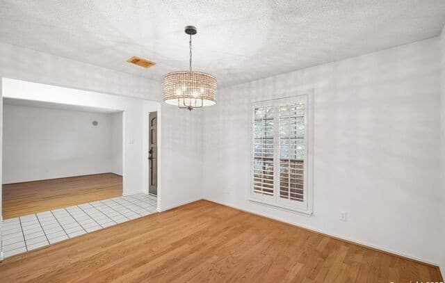 4-bedroom rental at 15319 Pebble Path in San Antonio, TX — photo 5