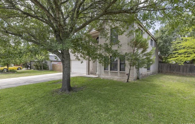 4-bedroom rental at 106 Lauren in Boerne, TX — photo 3