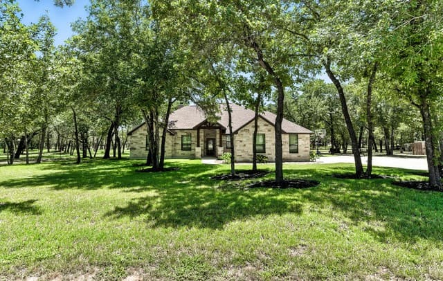 4-bedroom rental at 309 Hickory Trail in La Vernia, TX — photo 1