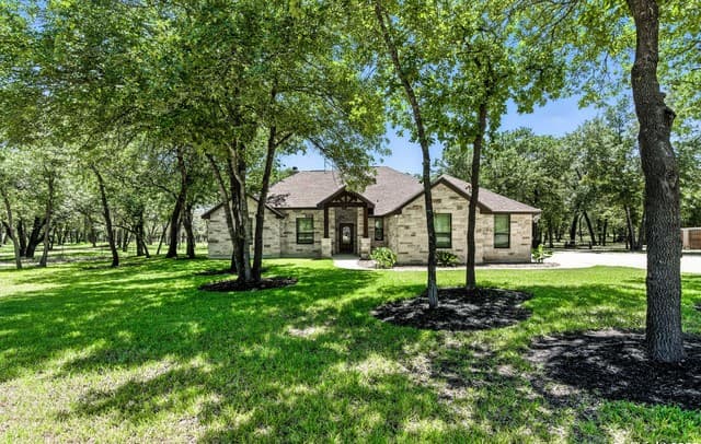 4-bedroom rental at 309 Hickory Trail in La Vernia, TX — photo 2