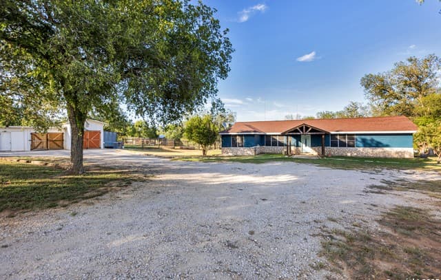 3-bedroom rental at 14686 Stuart Rd in San Antonio, TX — photo 1