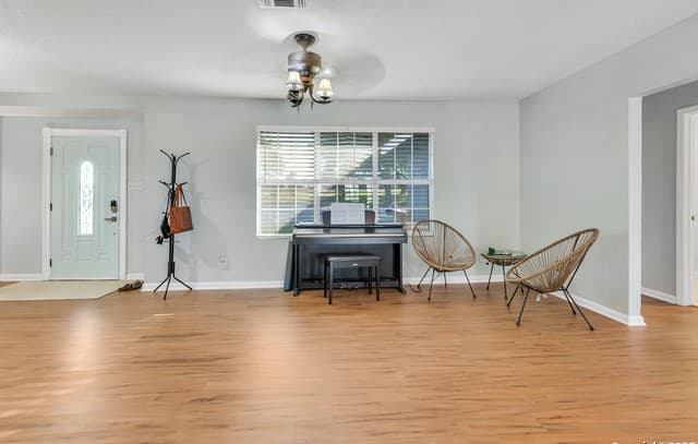 3-bedroom rental at 14686 Stuart Rd in San Antonio, TX — photo 5
