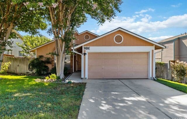 3-bedroom rental at 7730 Ridge Mist in San Antonio, TX — photo 2