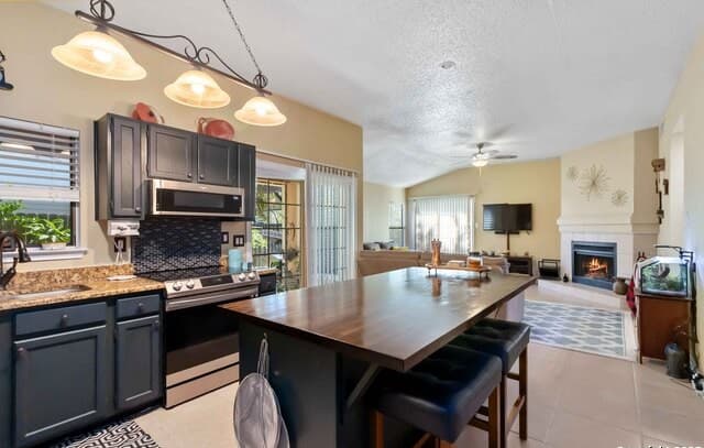 3-bedroom rental at 7730 Ridge Mist in San Antonio, TX — photo 3