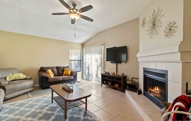 3-bedroom rental at 7730 Ridge Mist in San Antonio, TX — photo 5