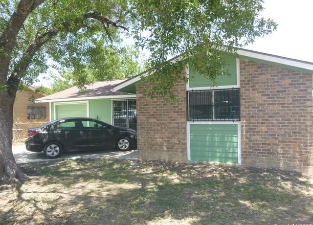 3-bedroom rental at 5927 Stoney Creek in San Antonio, TX — photo 1