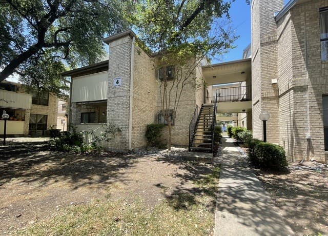 2-bedroom rental at 11843 Braesview Unit 401 in San Antonio, TX — photo 1