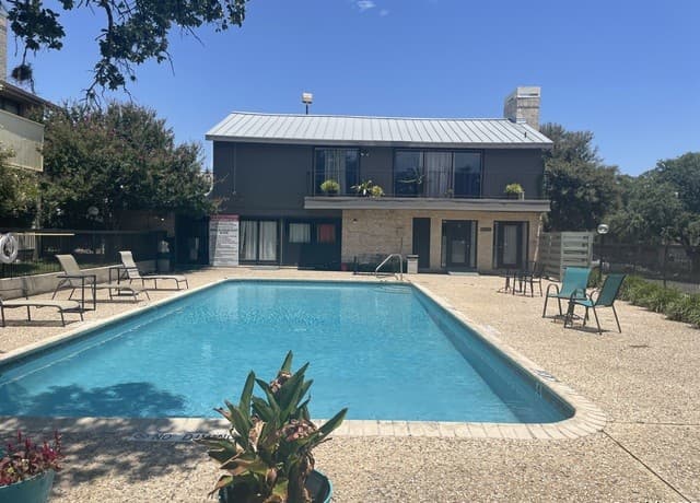 2-bedroom rental at 11843 Braesview Unit 401 in San Antonio, TX — photo 2