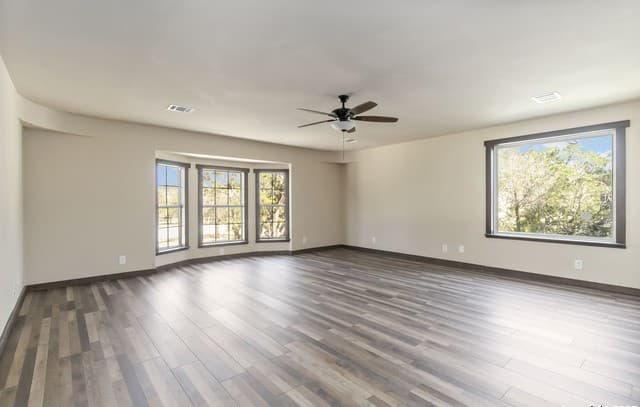 3-bedroom rental at 1260 Comanche in Bandera, TX — photo 3