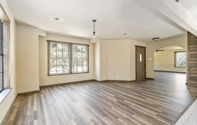 3-bedroom rental at 1260 Comanche in Bandera, TX — photo 5