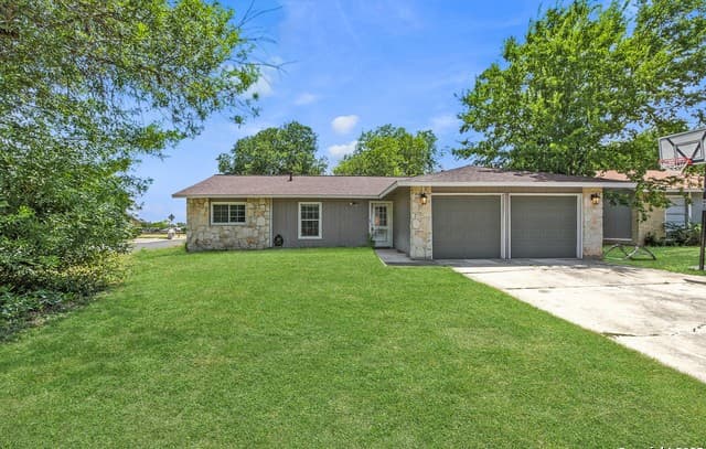 3-bedroom rental at 124 Booker Palm in San Antonio, TX — photo 5