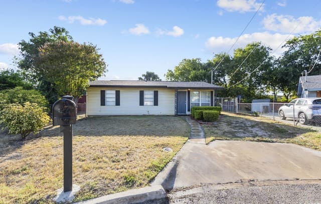 3-bedroom rental at 1125 91st in San Antonio, TX — photo 2