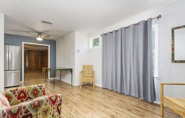 3-bedroom rental at 1125 91st in San Antonio, TX — photo 4