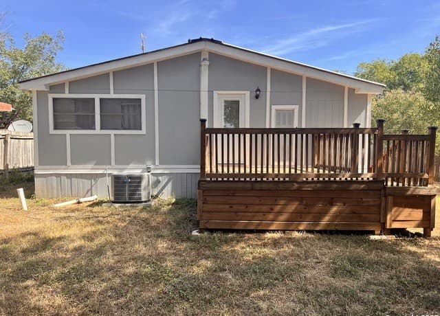 3-bedroom rental at 7614 Von Ormy in Von Ormy, TX — photo 2