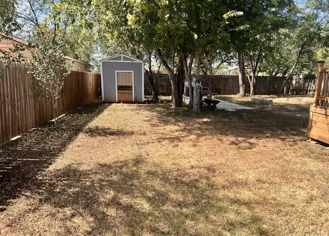 3-bedroom rental at 7614 Von Ormy in Von Ormy, TX — photo 3