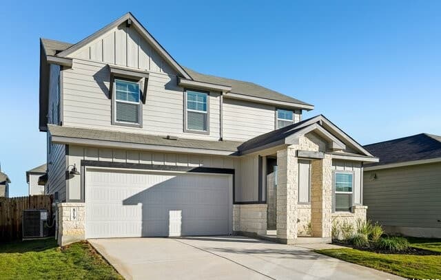 4-bedroom rental at 819 Shatterhand Blvd in San Antonio, TX — photo 2