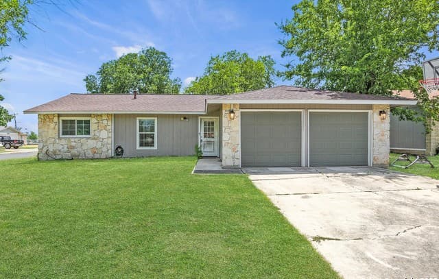 4-bedroom rental at 7354 Rubens in San Antonio, TX — photo 1