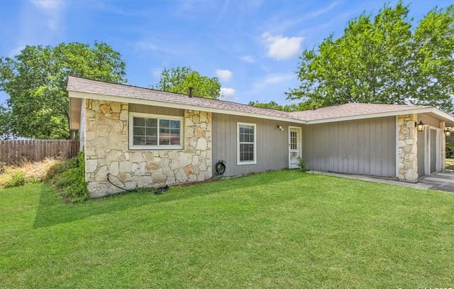 4-bedroom rental at 7354 Rubens in San Antonio, TX — photo 3