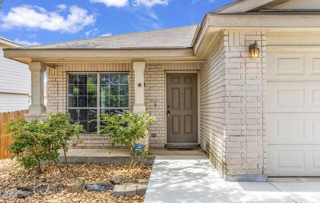 3-bedroom rental at 6954 Cutting Crk in San Antonio, TX — photo 2