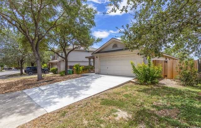 3-bedroom rental at 6954 Cutting Crk in San Antonio, TX — photo 3