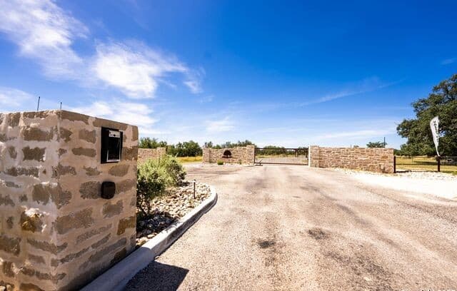 rental at 0 Grand Oaks in Hondo, TX — photo 2
