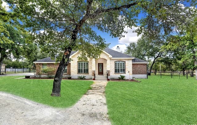 Home for sale at 162 Champions in La Vernia, TX — photo 2