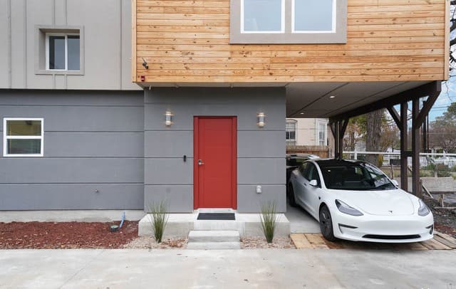 3-bedroom rental at 603 W Euclid Ave Unit 2 in San Antonio, TX — photo 3