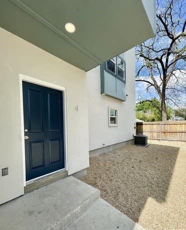3-bedroom rental at 603 W Euclid Ave Unit 4 in San Antonio, TX — photo 5