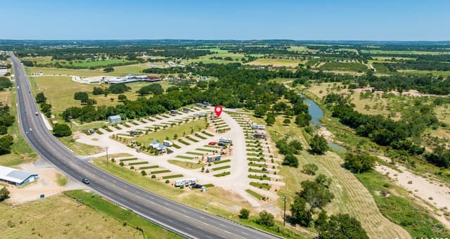 rental at 4584 E US Hwy 290 in Fredericksburg, TX — photo 1