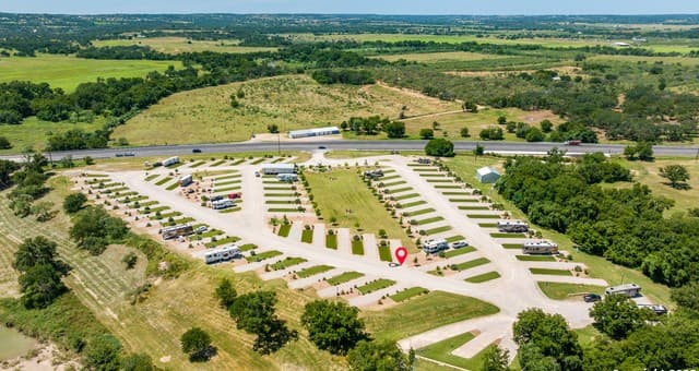 rental at 4584 E US Hwy 290 in Fredericksburg, TX — photo 3