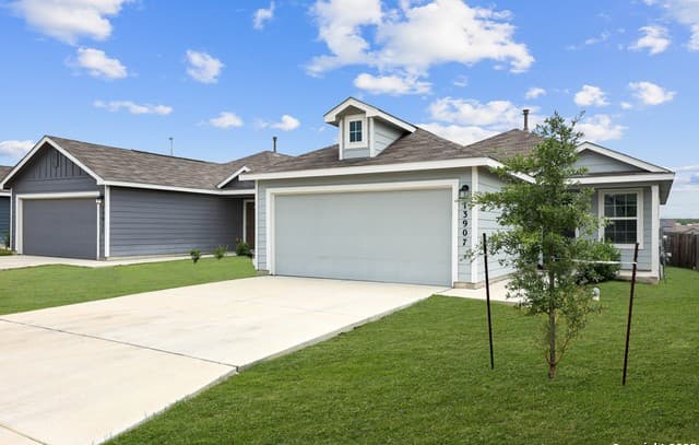 3-bedroom rental at 13907 Silos Meadows in San Antonio, TX — photo 3