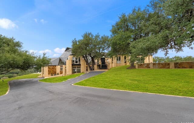 4-bedroom rental at 117 Western Justice in Boerne, TX — photo 2