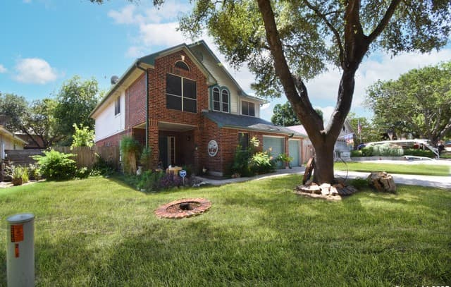Home for sale at 222 Tapwood Ln in Cibolo, TX — photo 2