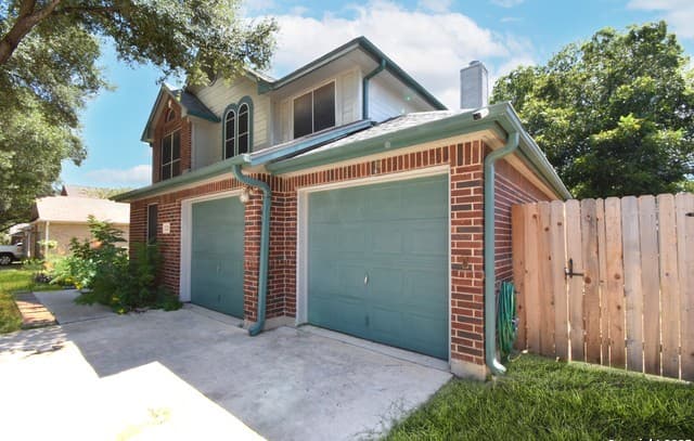Home for sale at 222 Tapwood Ln in Cibolo, TX — photo 3