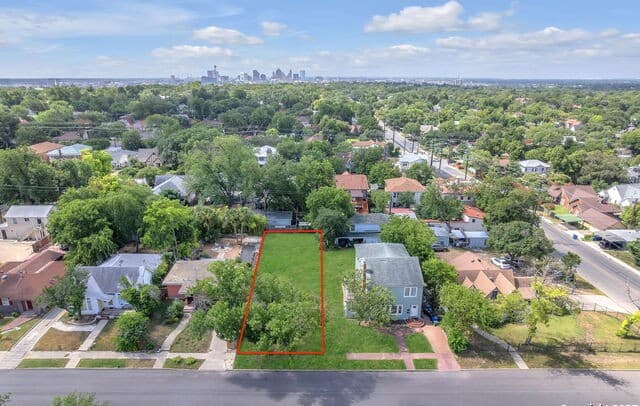rental at 122 W Norwood Ct in San Antonio, TX — photo 1