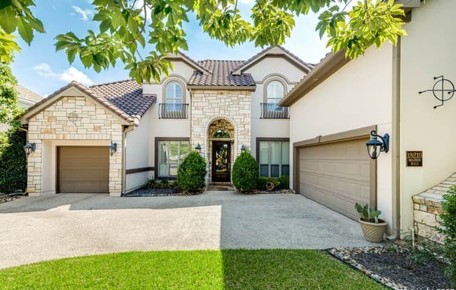 4-bedroom rental at 18210 Branson Fls in San Antonio, TX — photo 2