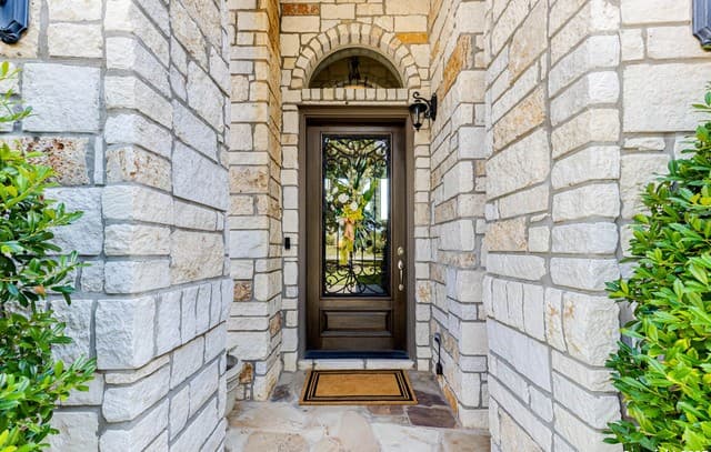 4-bedroom rental at 18210 Branson Fls in San Antonio, TX — photo 5